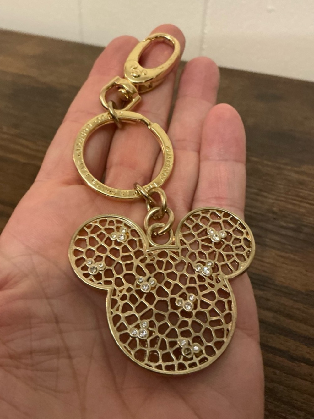 Rare HTF Disney Parks Mickey Mouse Webbed Icon Gold Tone  Keychain Keyring Fob